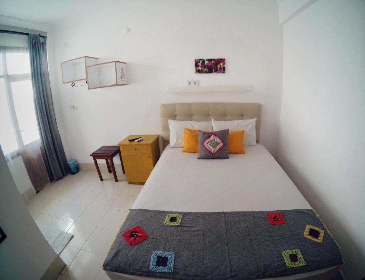 Miss Hotel Karya Oren  Exterior photo